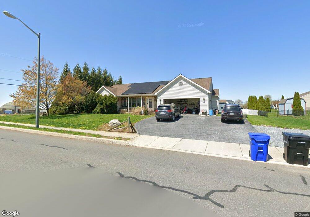 589 Sunflower St, New Holland, PA 17557 - photo 1