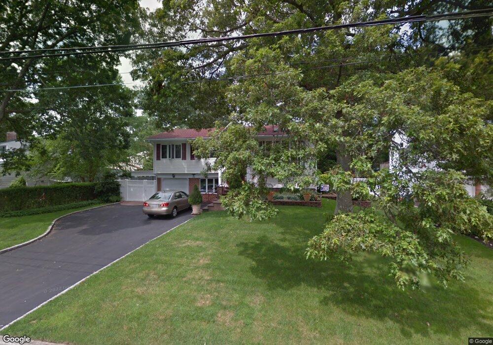 10 Queen Anne Place, Hauppauge, NY 11788 - photo 1