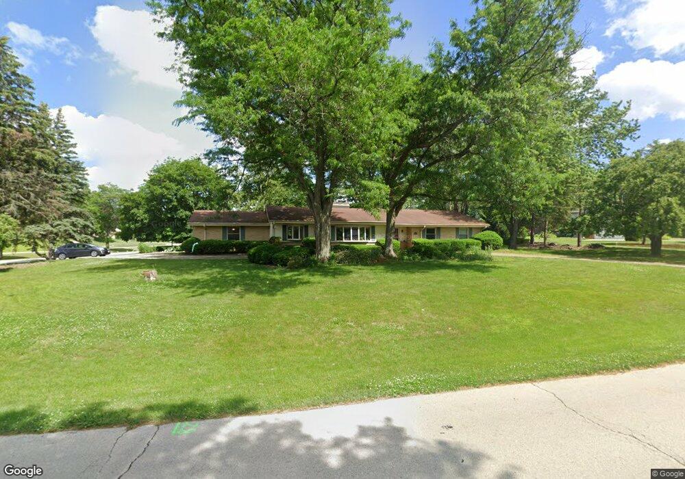 1950 Arrowhead Ct, Elm Grove, WI 53122 - photo 1