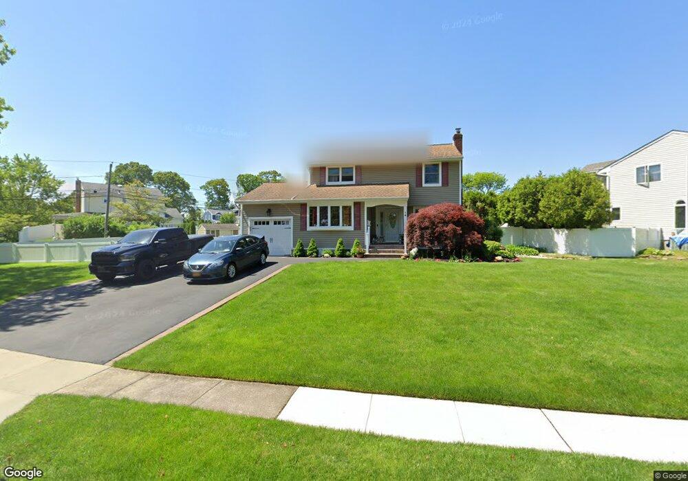 16 Eustace Dr, ComMacK, NY 11725 - photo 1