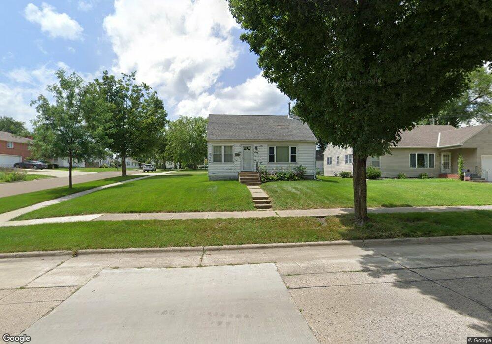 911 Valley Ave, Albert Lea, MN 56007 - photo 1