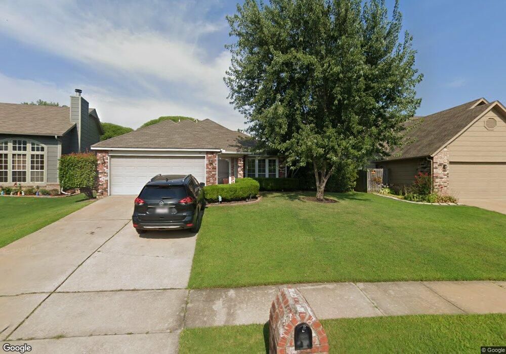 517 S Laurel Ave, Broken Arrow, OK 74012 - photo 1