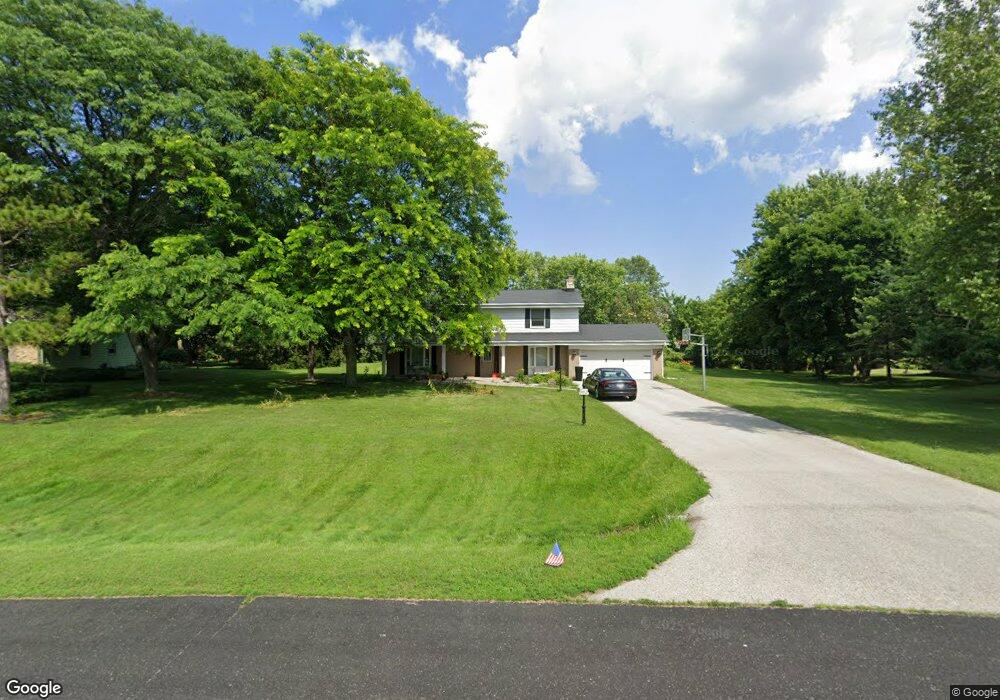 W262N5842 Mount Du Lac Dr, Sussex, WI 53089 - photo 1