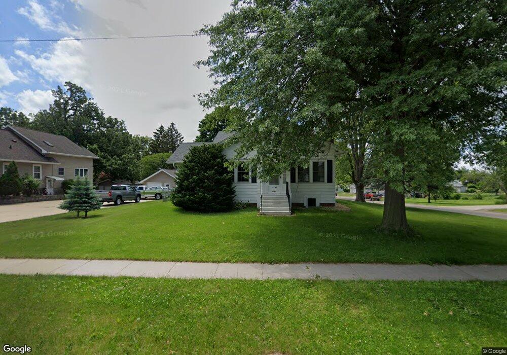 1205 Rainbow Dr, Cedar Falls, IA 50613 - photo 1