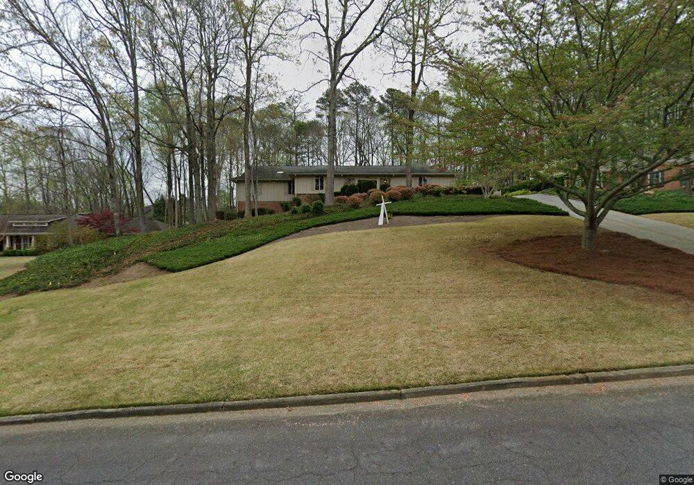 585 Oakhaven Dr, Roswell, GA 30075 - photo 1