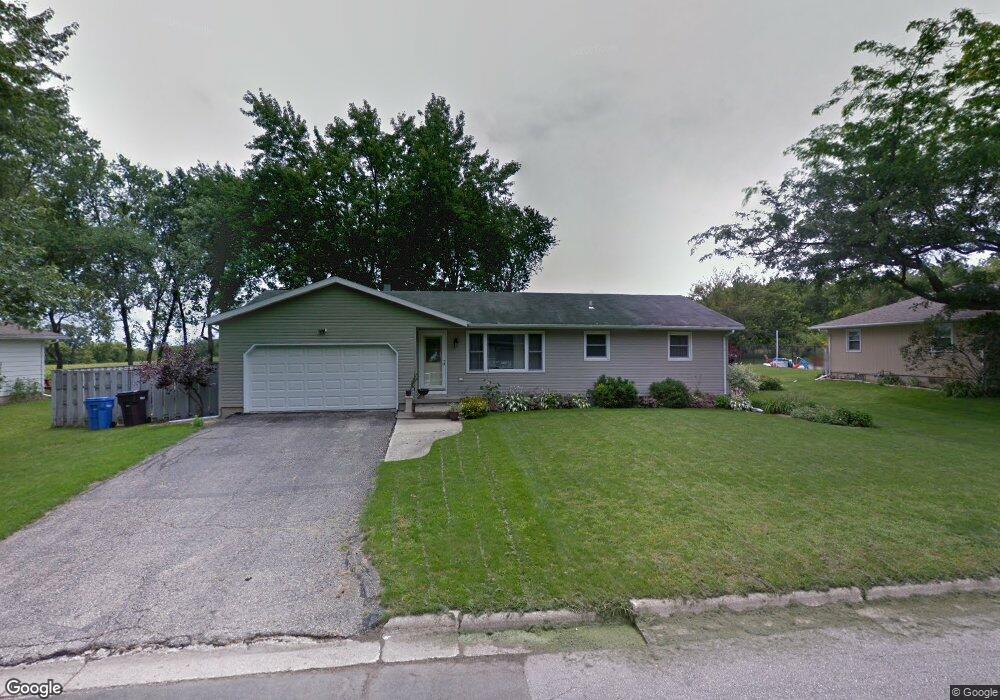 204 Hilltop Cir, Brooklyn, WI 53521 - photo 1