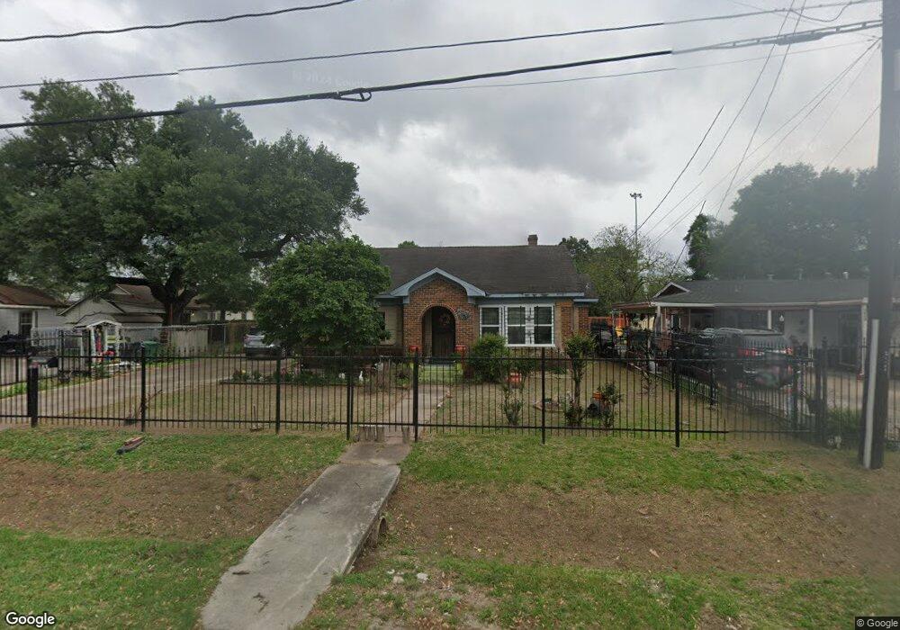 1016 Caplin St, Houston, TX 77022 - photo 1