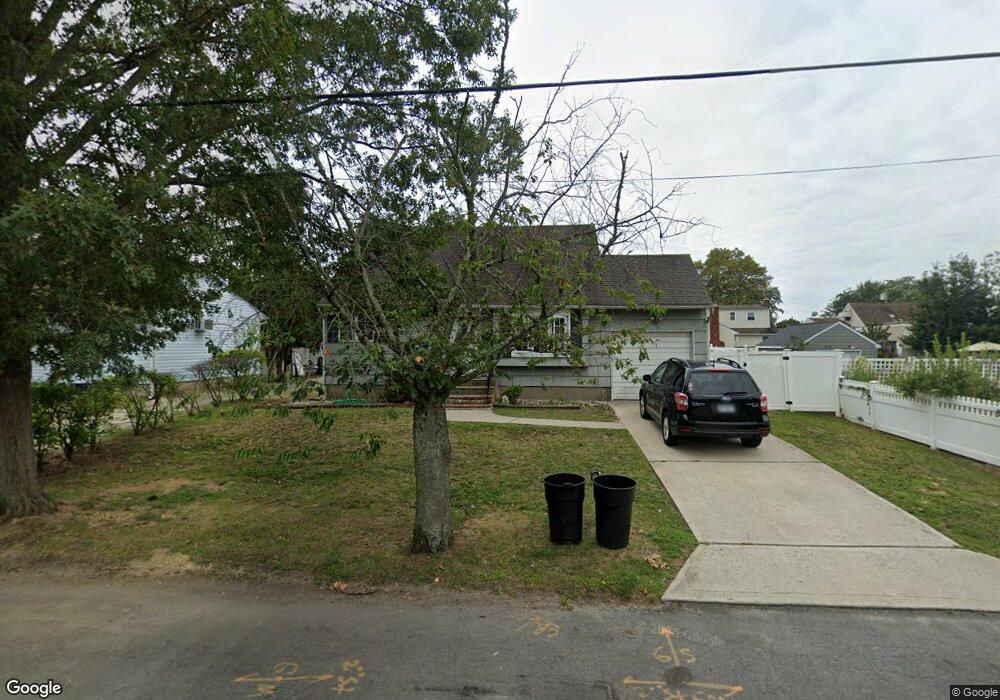 219 29th St, Lindenhurst, NY 11757 - photo 1