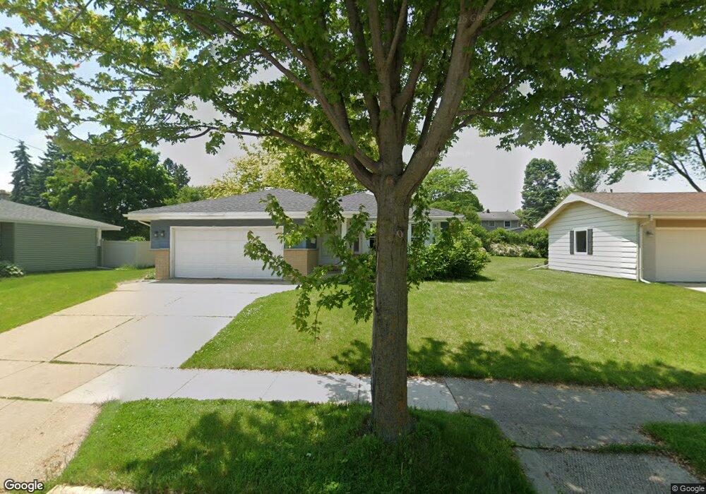 2014 Butler Dr, Waukesha, WI 53186 - photo 1