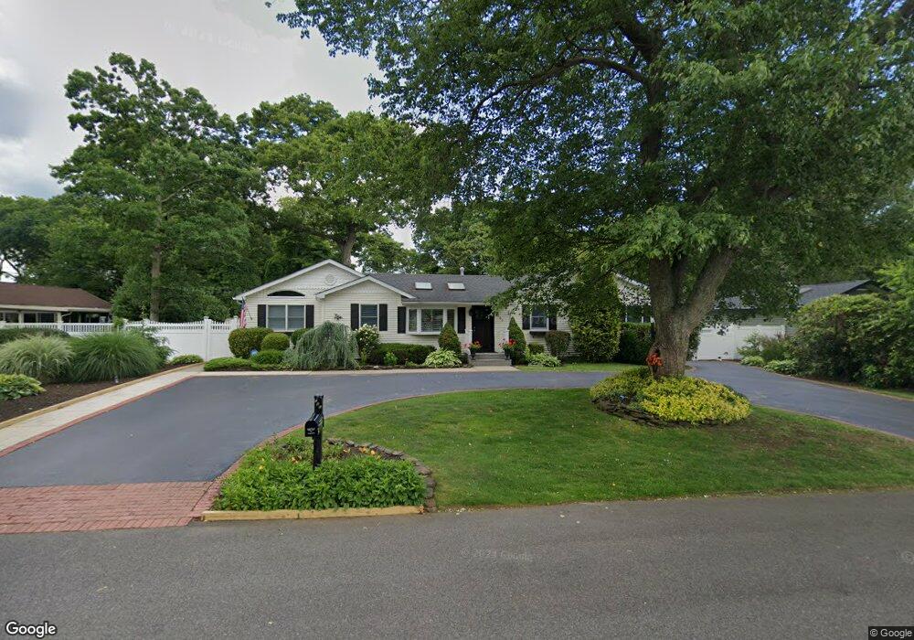 545 Spruce Ave, Sayville, NY 11782 - photo 1