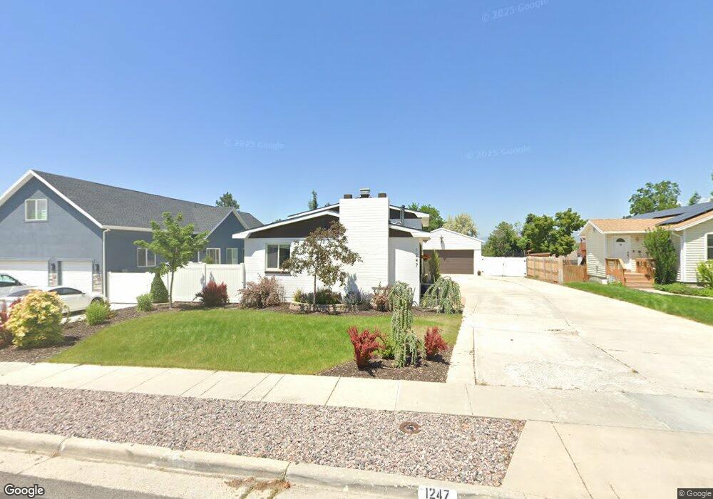 1247 E Mockingbird Ln, Sandy, UT 84094 - photo 1