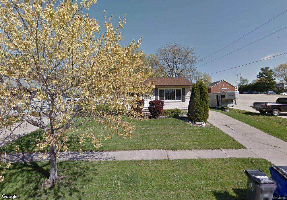 3208 2nd Ave SW, Cedar Rapids, IA 52404 - photo 1