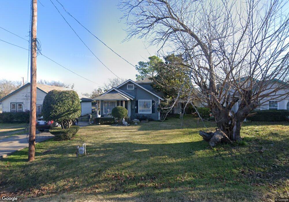 907 E Crockett St, Ennis, TX 75119 - photo 1