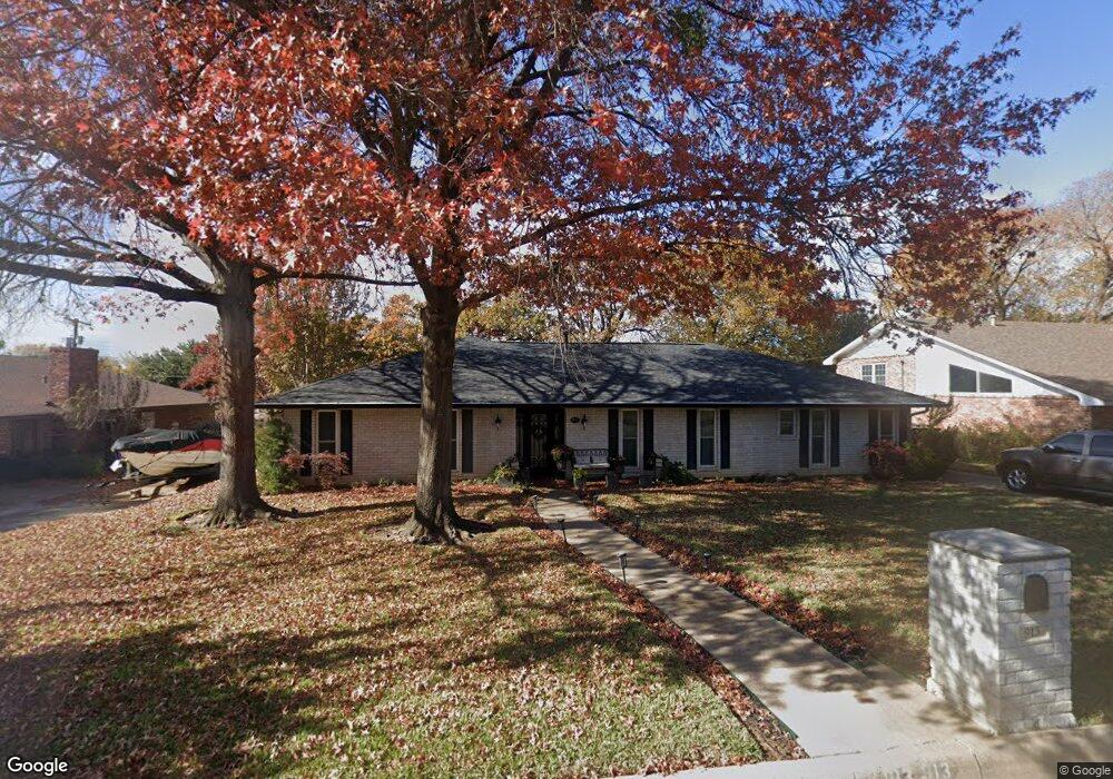 913 Overhill Dr, Bedford, TX 76022 - photo 1