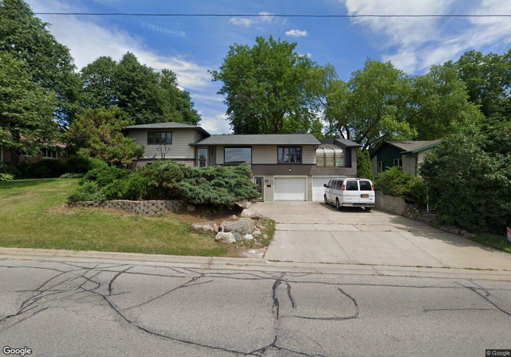 1515 W 18th St, Cedar Falls, IA 50613 - photo 1