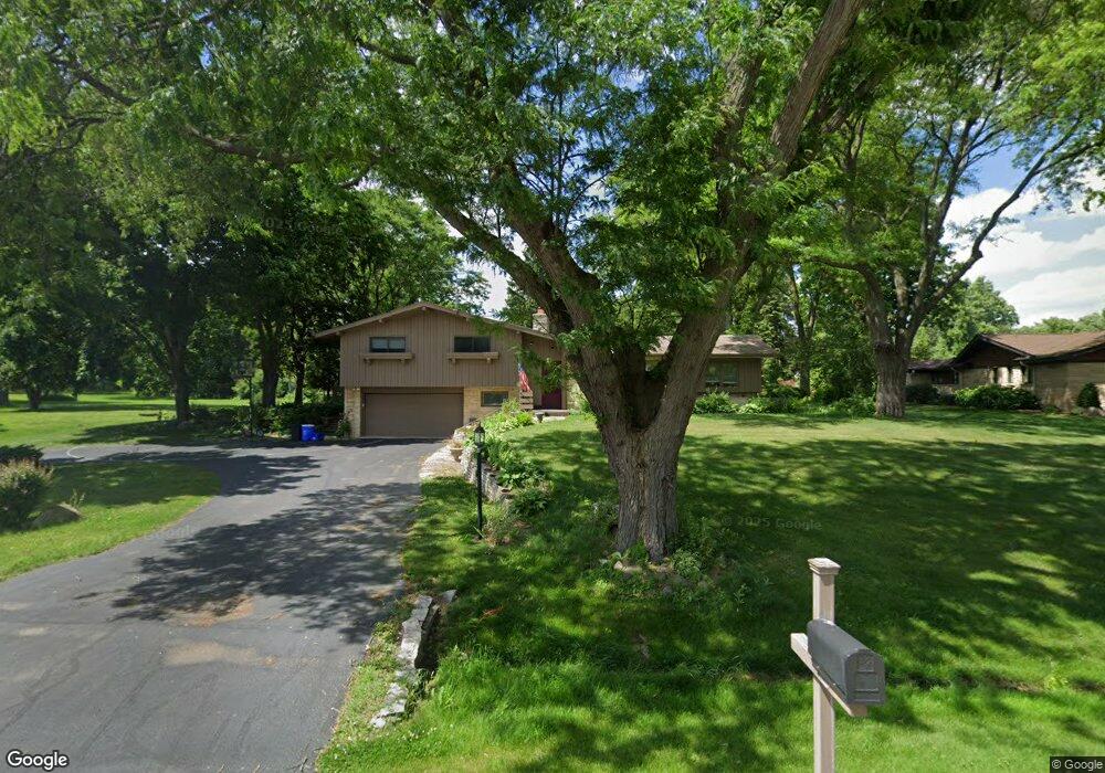 13050 Wrayburn Rd, Elm Grove, WI 53122 - photo 1