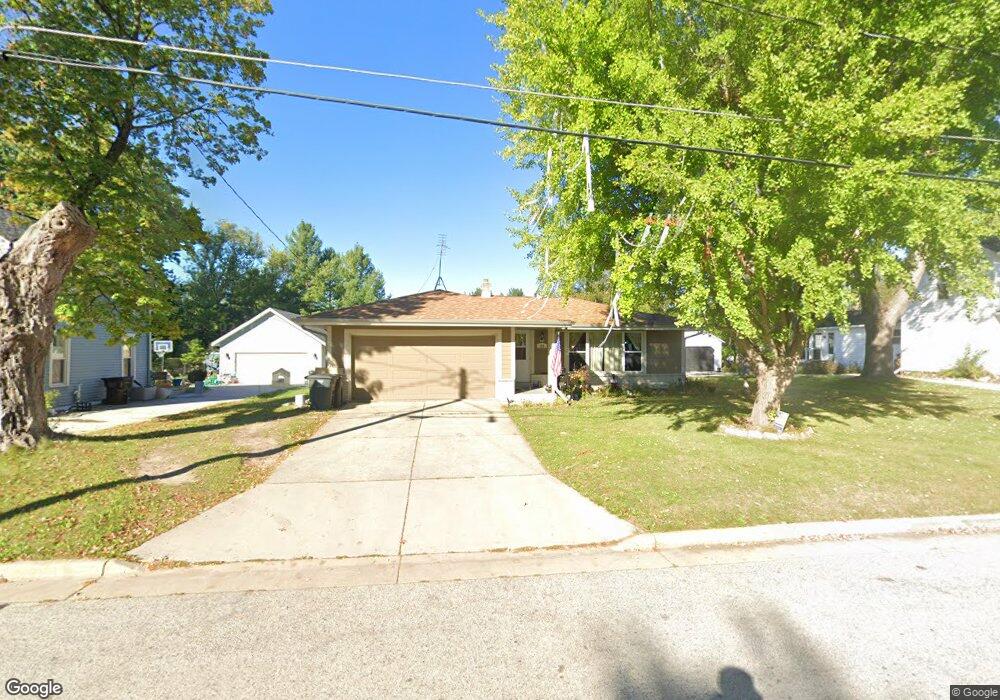 154 S Elm St, Oconomowoc, WI 53066 - photo 1