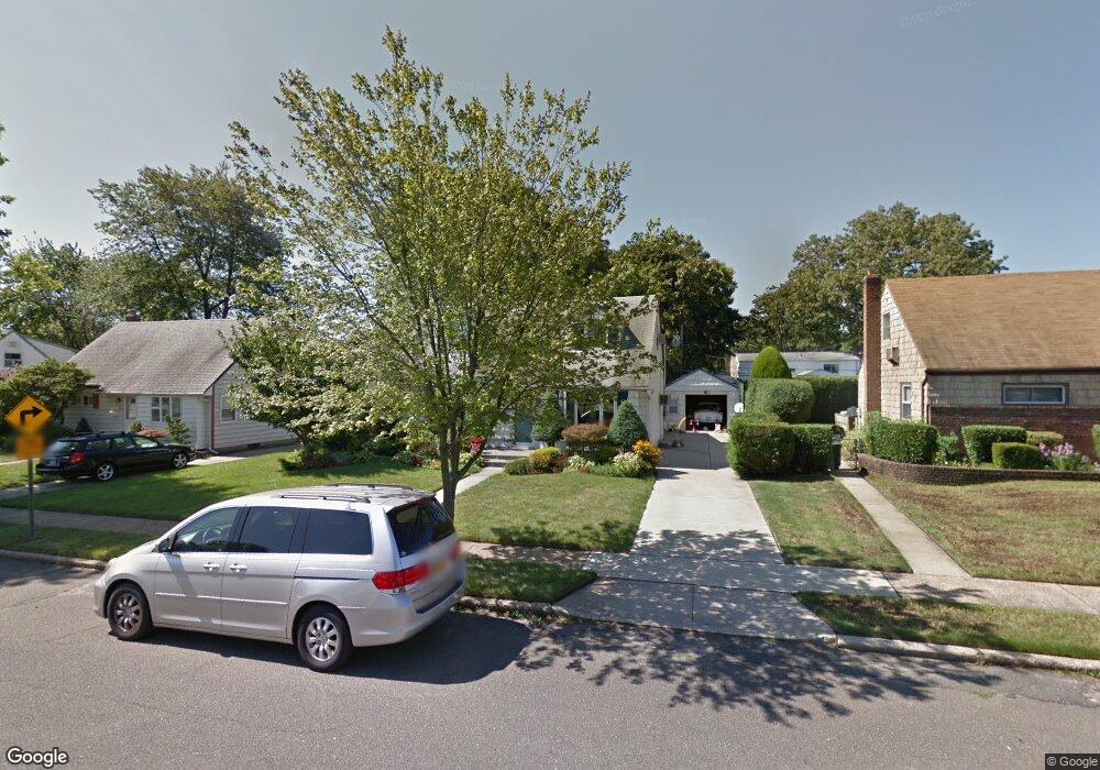 979 Park Ln N, Franklin Square, NY 11010 - photo 1