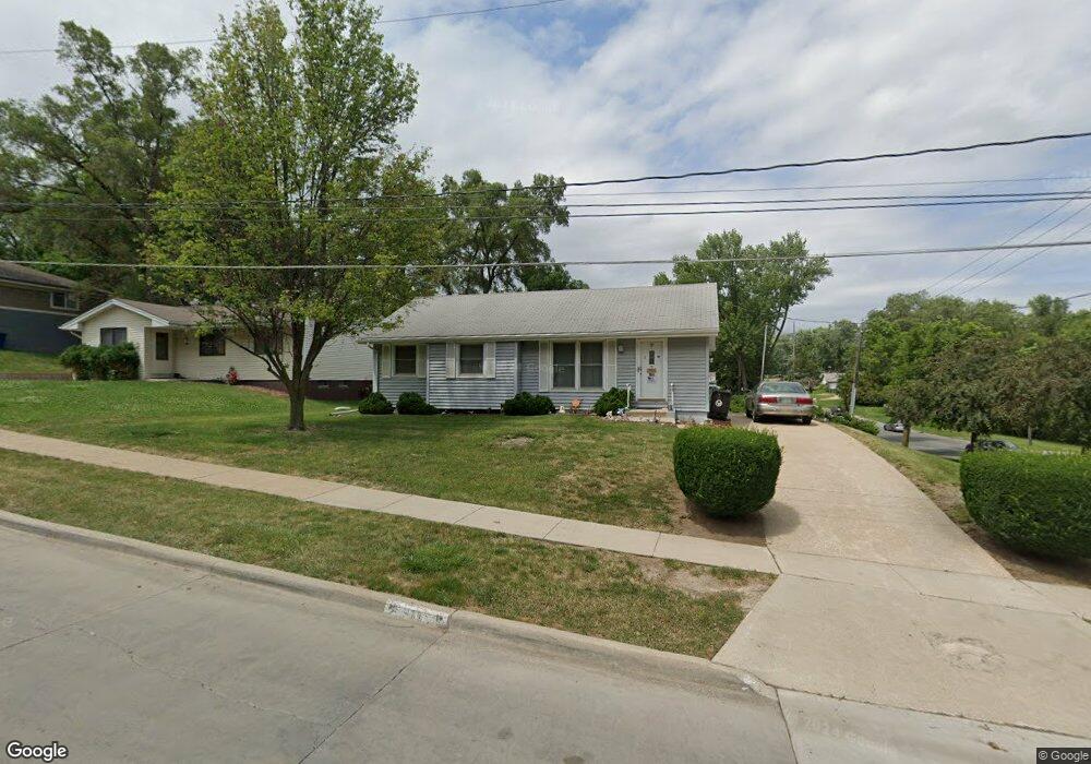 436 E Leach Ave, Des Moines, IA 50315 - photo 1