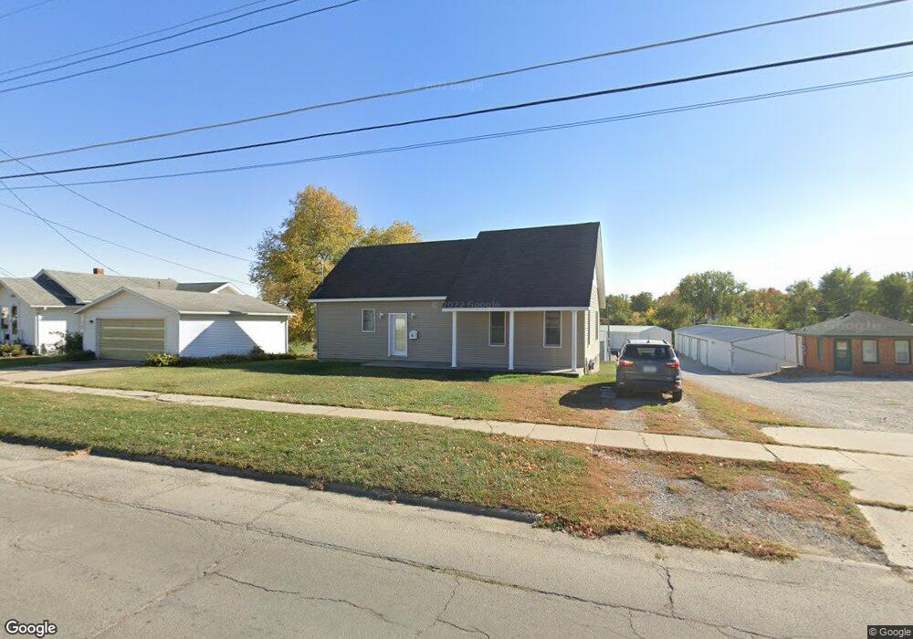 1005 N 3rd Ave E, Newton, IA 50208 - photo 1