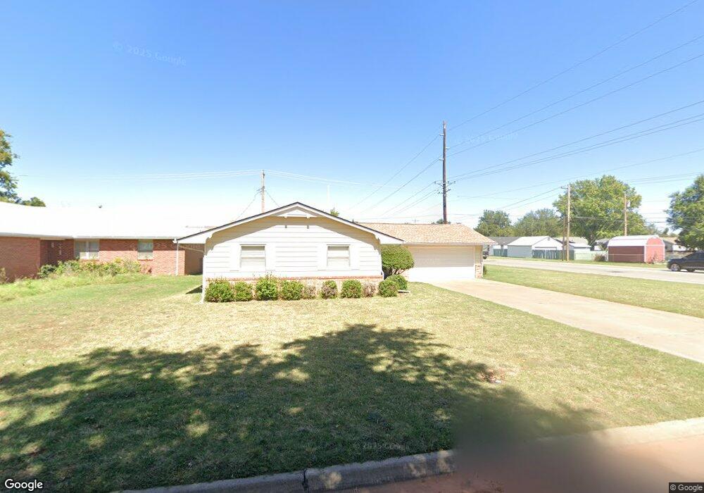 2402 W Maple Ave, Enid, OK 73703 - photo 1