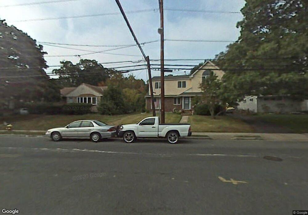 1650 Meadowbrook Rd, Merrick, NY 11566 - photo 1