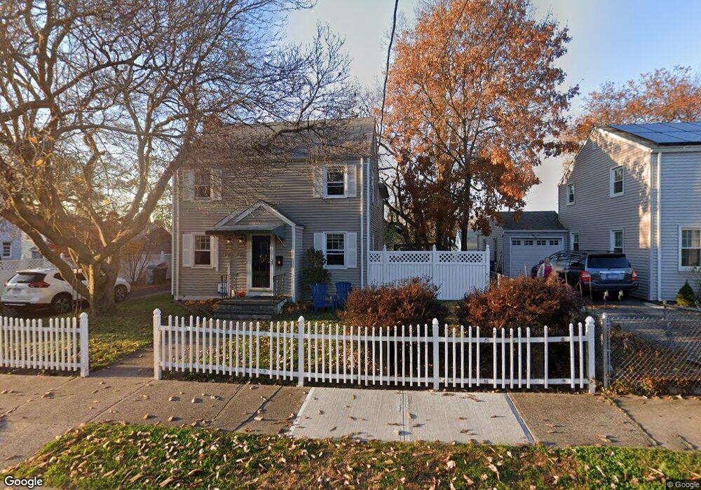 724 Goldenrod Ave, Bridgeport, CT 06606 - photo 1