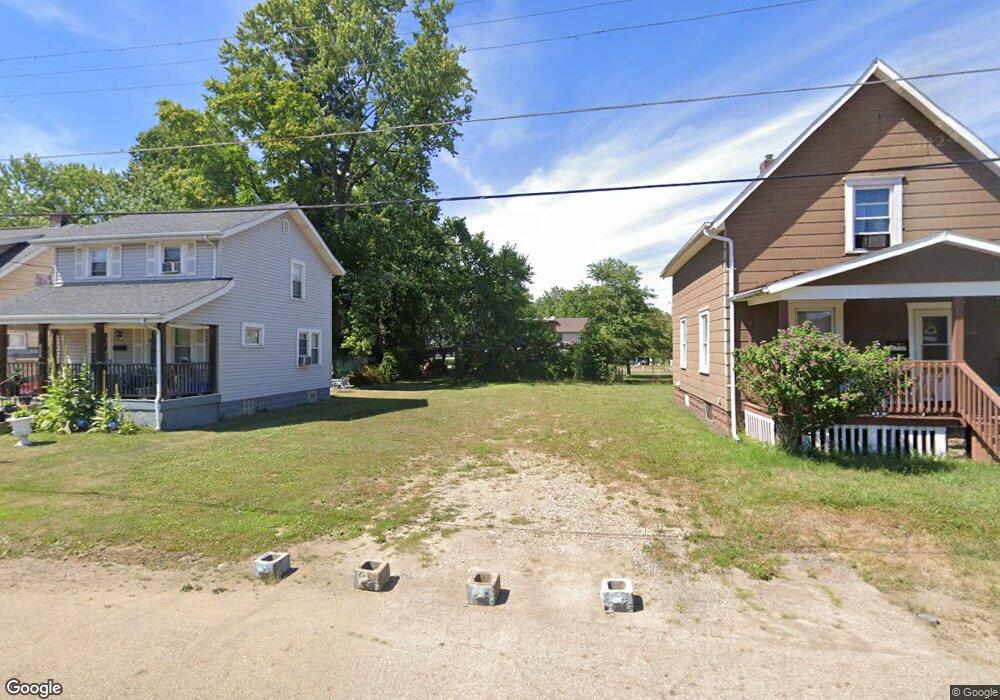 1733 Bonnot Place NE, Canton, OH 44705 - photo 1