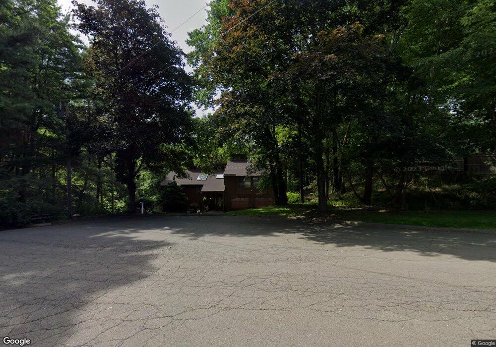 25 Pin Oak Cir, Stamford, CT 06903 - photo 1