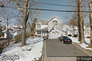 11 Nesaquake Ave Unit 1st Fl, Port Washington, NY 11050