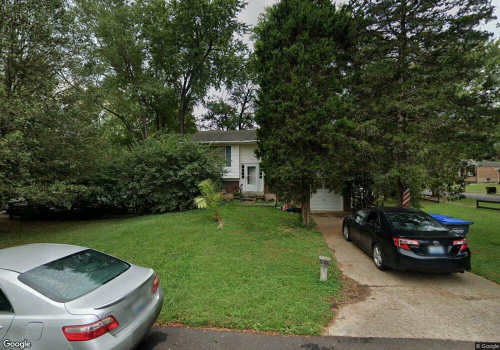 9004 Leslee Ct, Louisville, KY 40229 - photo 1