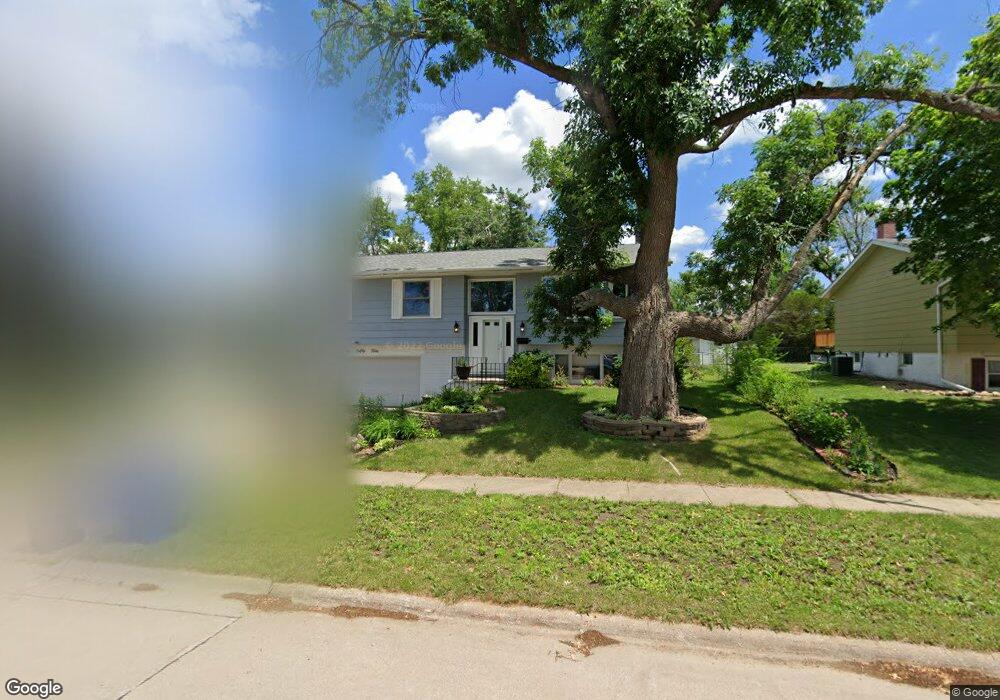 159 32nd St NW, Cedar Rapids, IA 52405 - photo 1