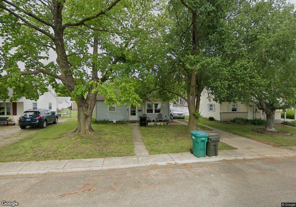 1409 S Lawn Dr, Mattoon, IL 61938 - photo 1