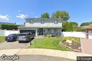 5 Fams Ct, Old Bethpage, NY 11804