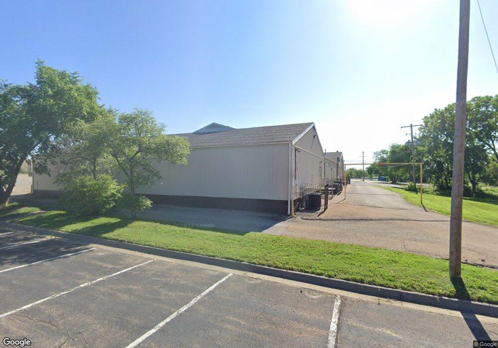 519 SW 37th St, Topeka, KS 66611 - photo 1