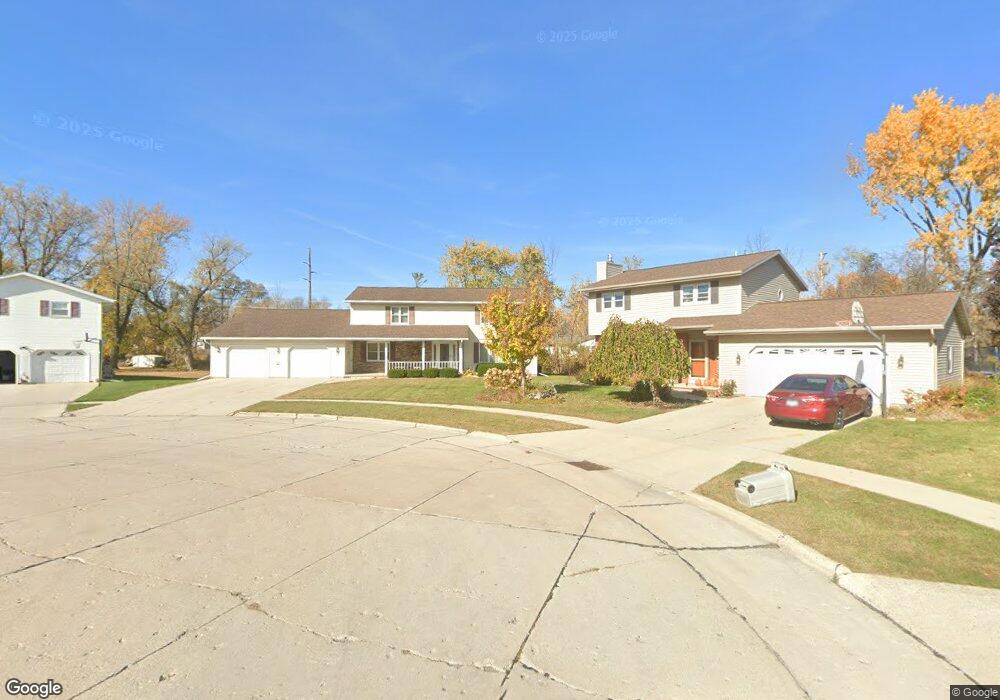 1732 Berge Ct, Manitowoc, WI 54220 - photo 1