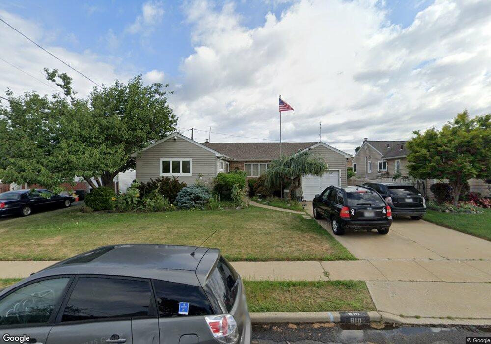 810 Princeton Rd, Franklin Square, NY 11010 - photo 1