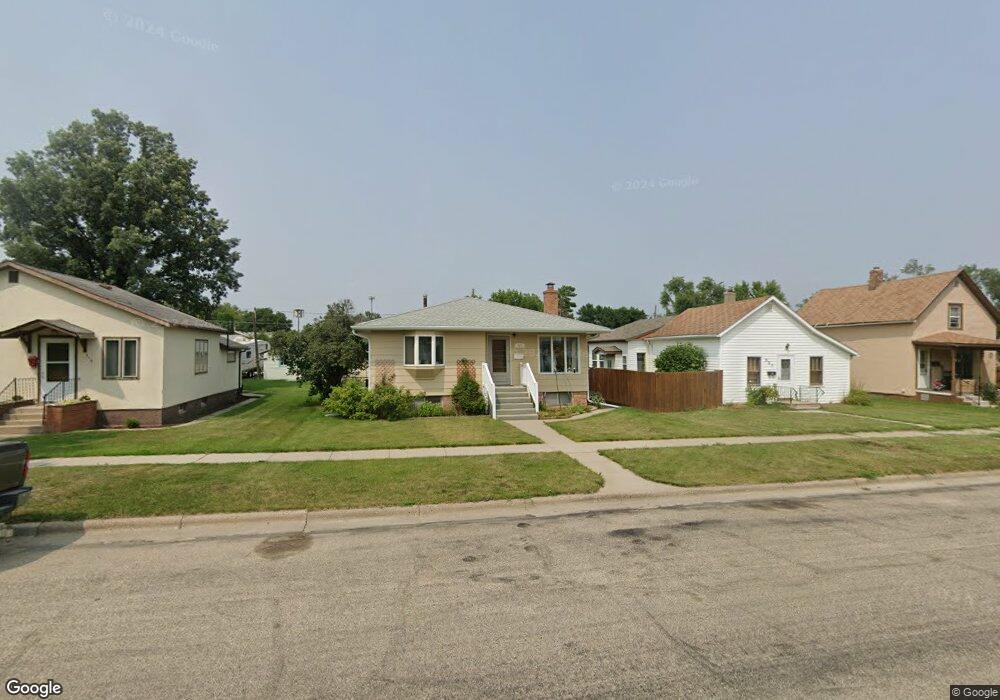 523 4th St SE, Jamestown, ND 58401 - photo 1