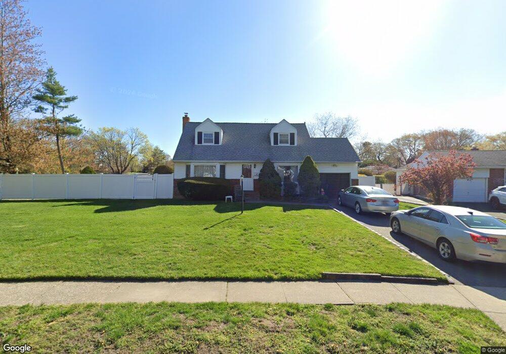 1 Essex Place, ComMacK, NY 11725 - photo 1