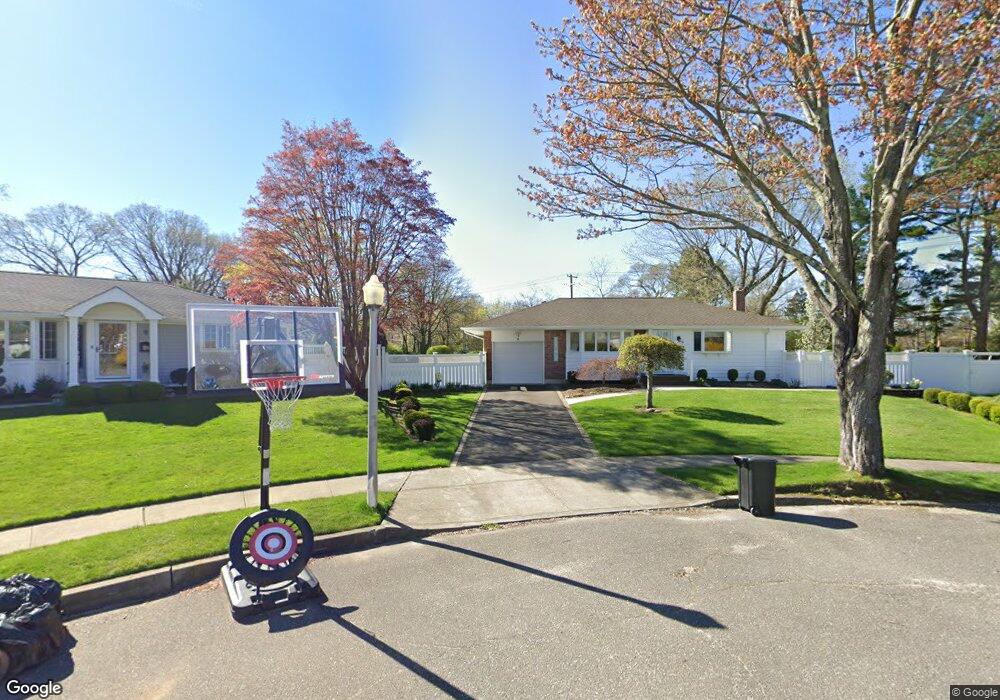 6 Pickwick Ct, ComMacK, NY 11725 - photo 1