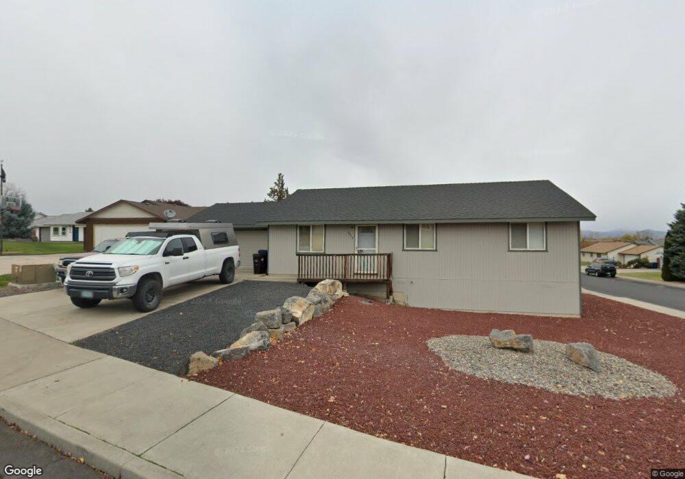 3413 SW Salmon Ave, Redmond, OR 97756 - photo 1