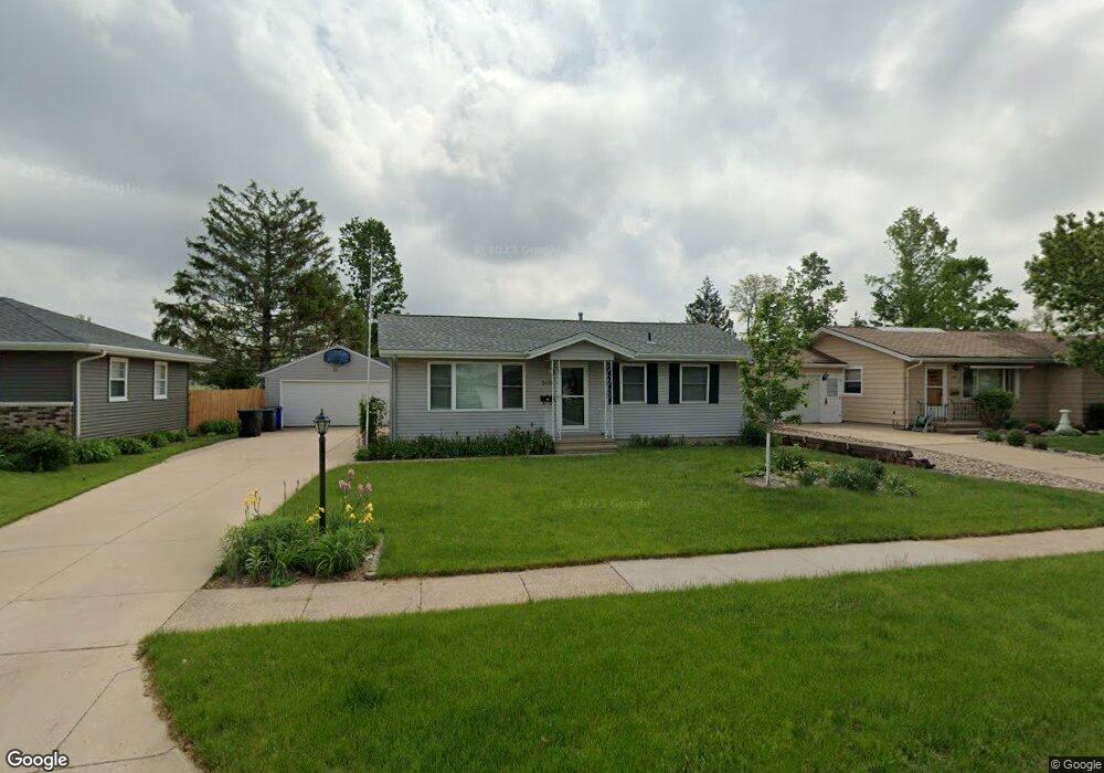 2437 Teresa Dr SW, Cedar Rapids, IA 52404 - photo 1
