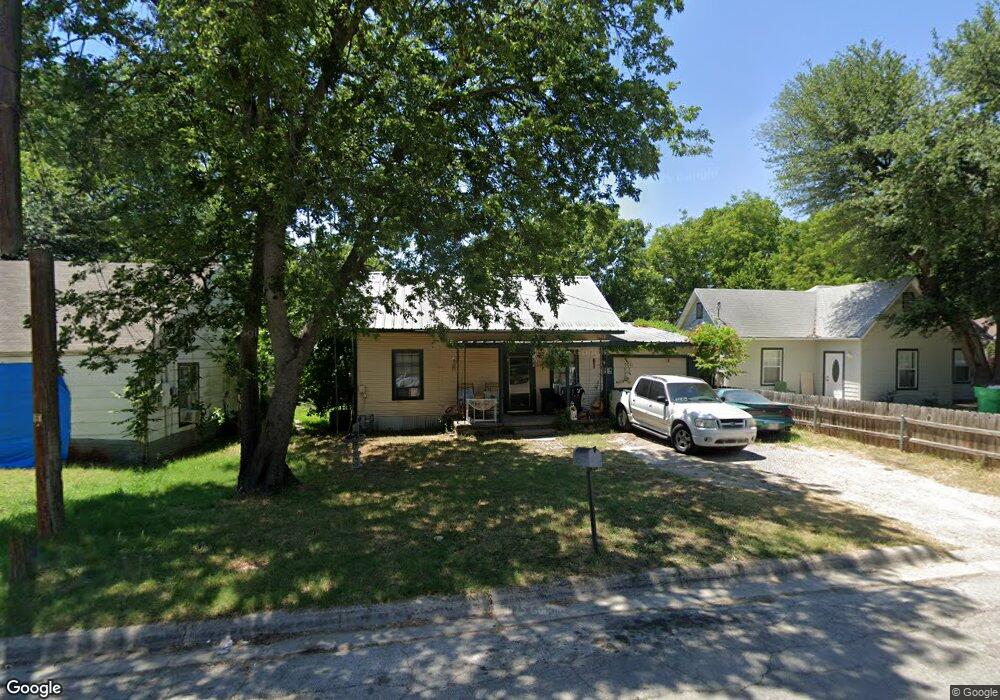 725 N Clements St, Gainesville, TX 76240 - photo 1