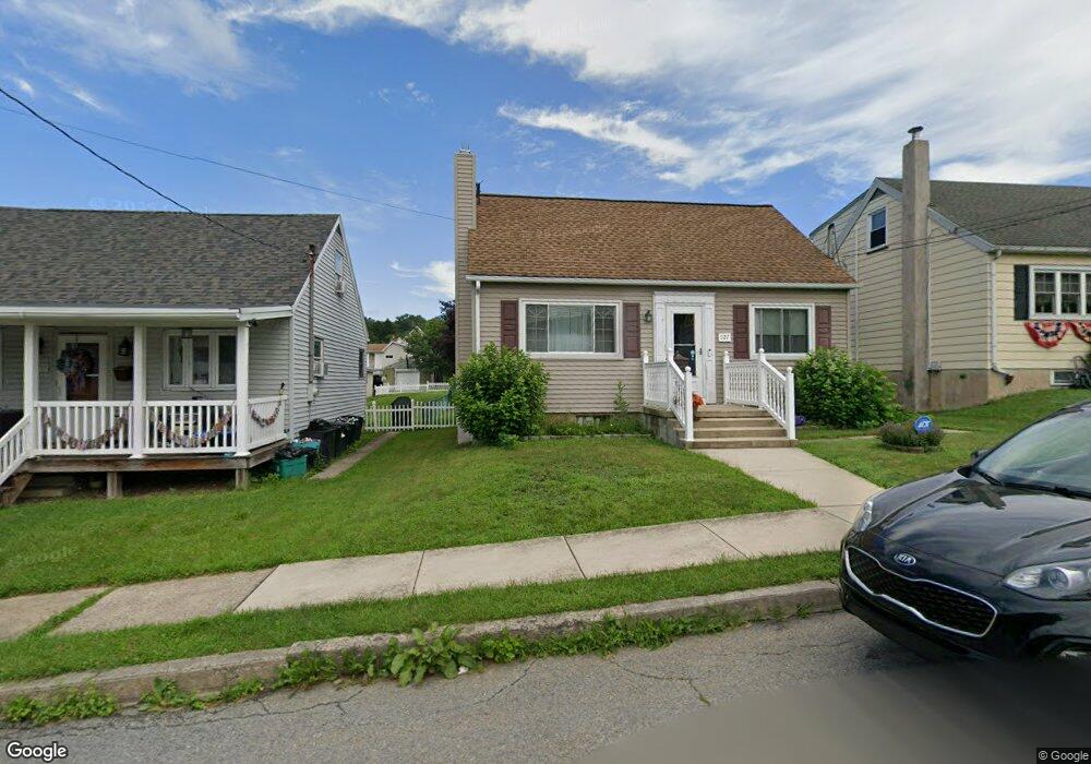 527 Willing St, Tamaqua, PA 18252 - photo 1