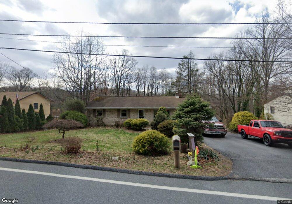 809 Mountain View Rd, Reading, PA 19607 - photo 1