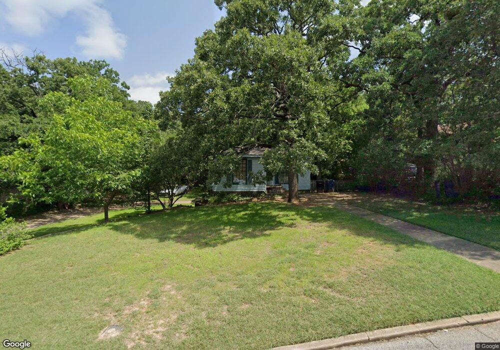 1423 W Chestnut St, Denison, TX 75020 - photo 1