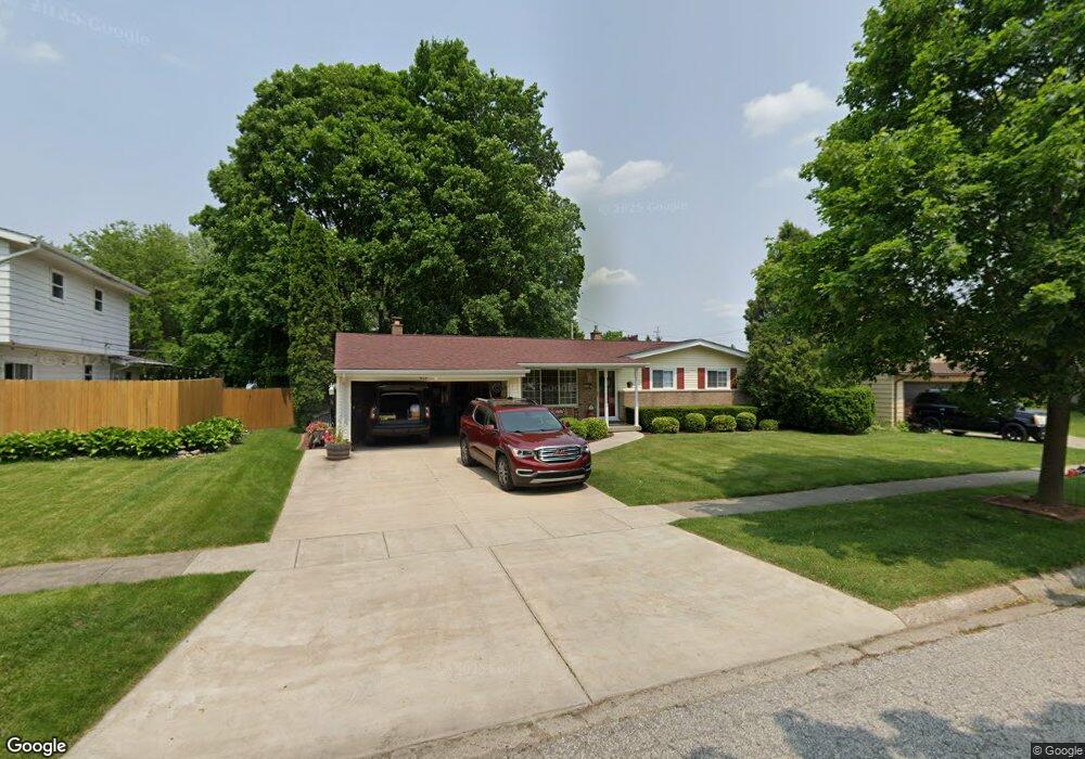 925 Springview Dr, Flushing, MI 48433 - photo 1