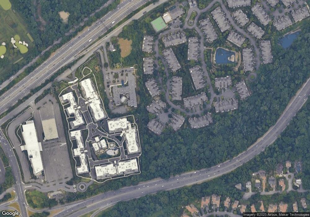 8 Lancaster Ct, Manhasset, NY 11030 - photo 1