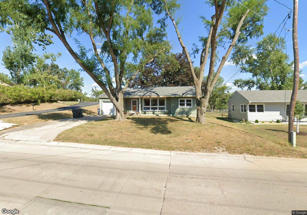 614 34th St SE, Cedar Rapids, IA 52403 - photo 1