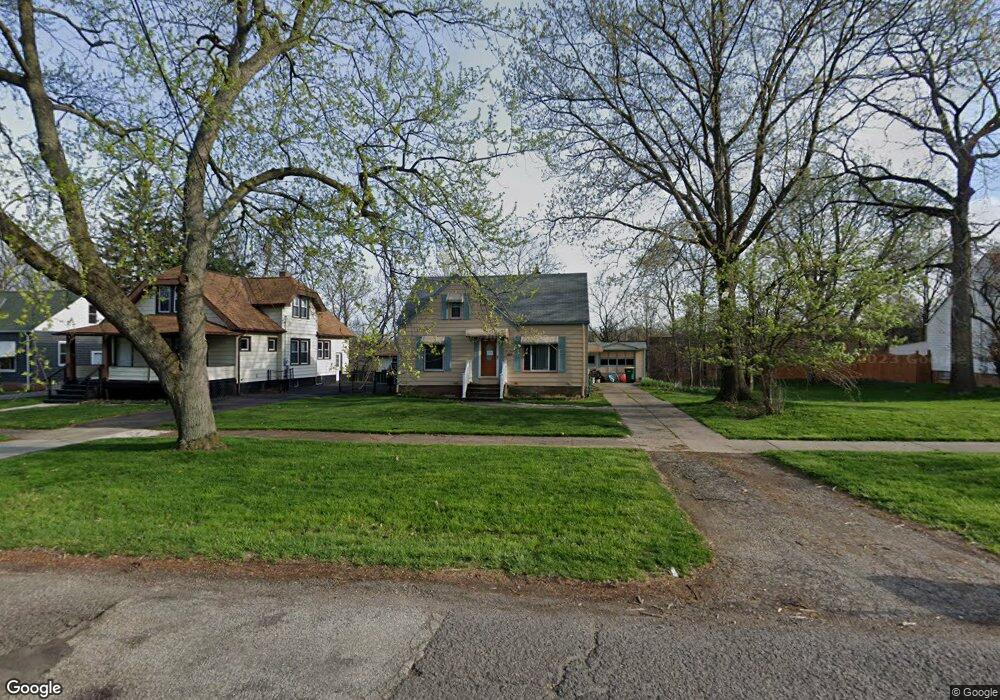 18127 Mccracken Rd, Maple Heights, OH 44137 - photo 1